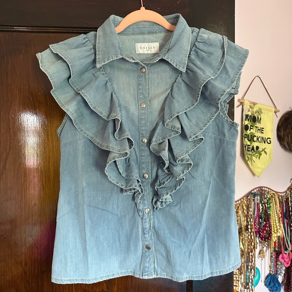 Gaëlle Paris NWOT Chambray Ruffle Snap Button Top It 46/US M